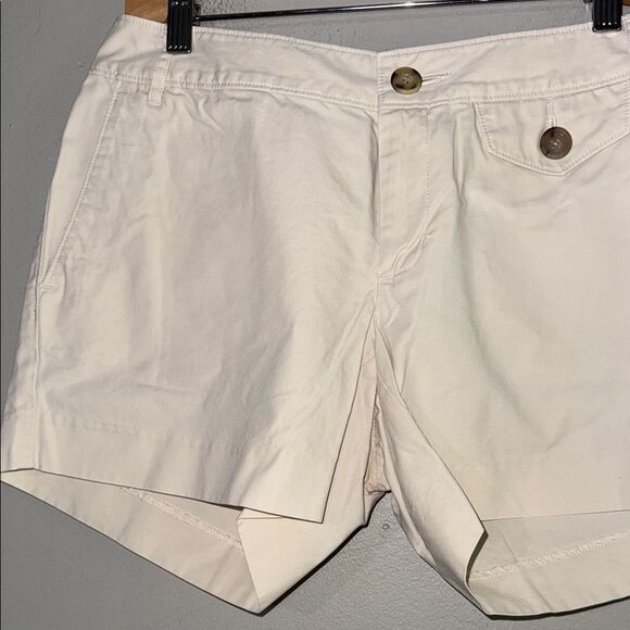 Banana Republic Cream Shorts size 8 - Picture 5 of 10